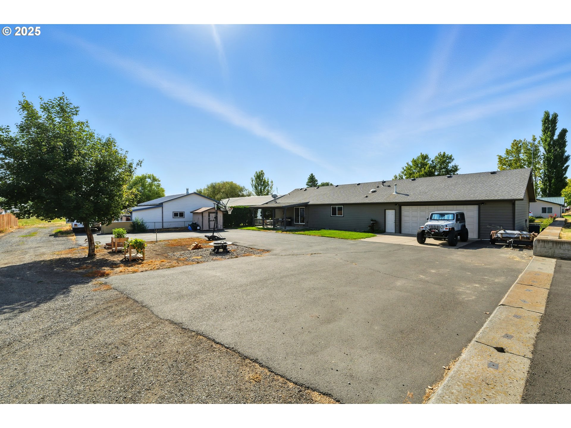 257 West Lincoln Street Athena, OR 97813 - Photo 31 of 37 a front view of a house with a yard