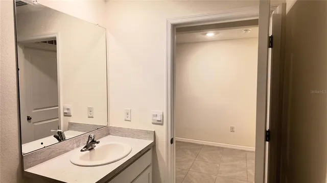 a view of a house with backyard and garden