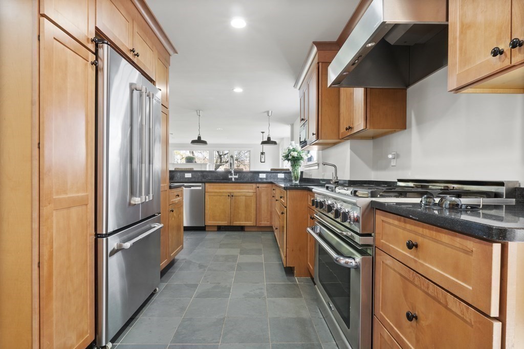 15 Stoddard Road Hingham, MA 02043 - Photo 14 of 39