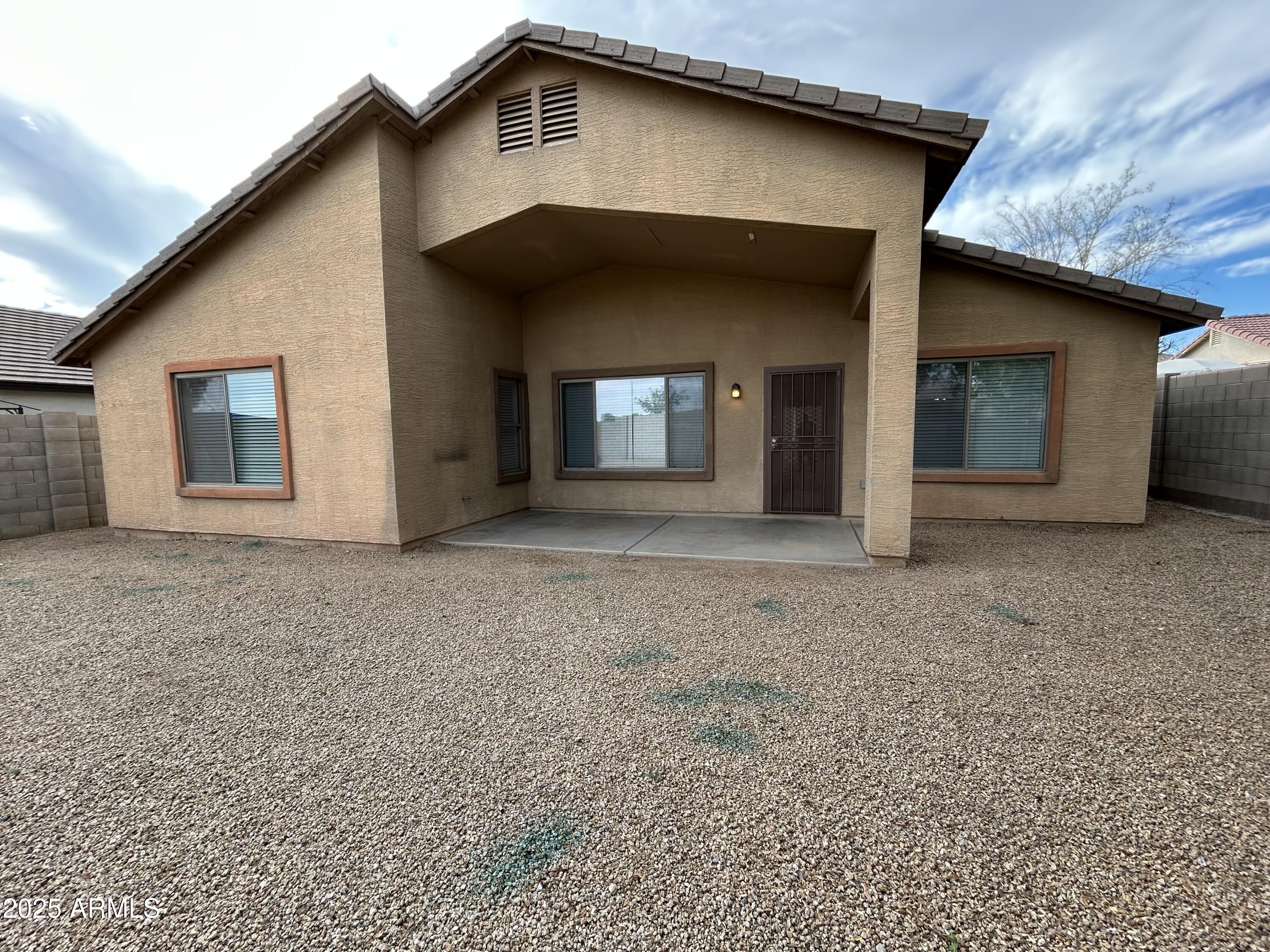 2201 South 112th Avenue Avondale, AZ 85323 - Photo 13 of 15 Covered patio