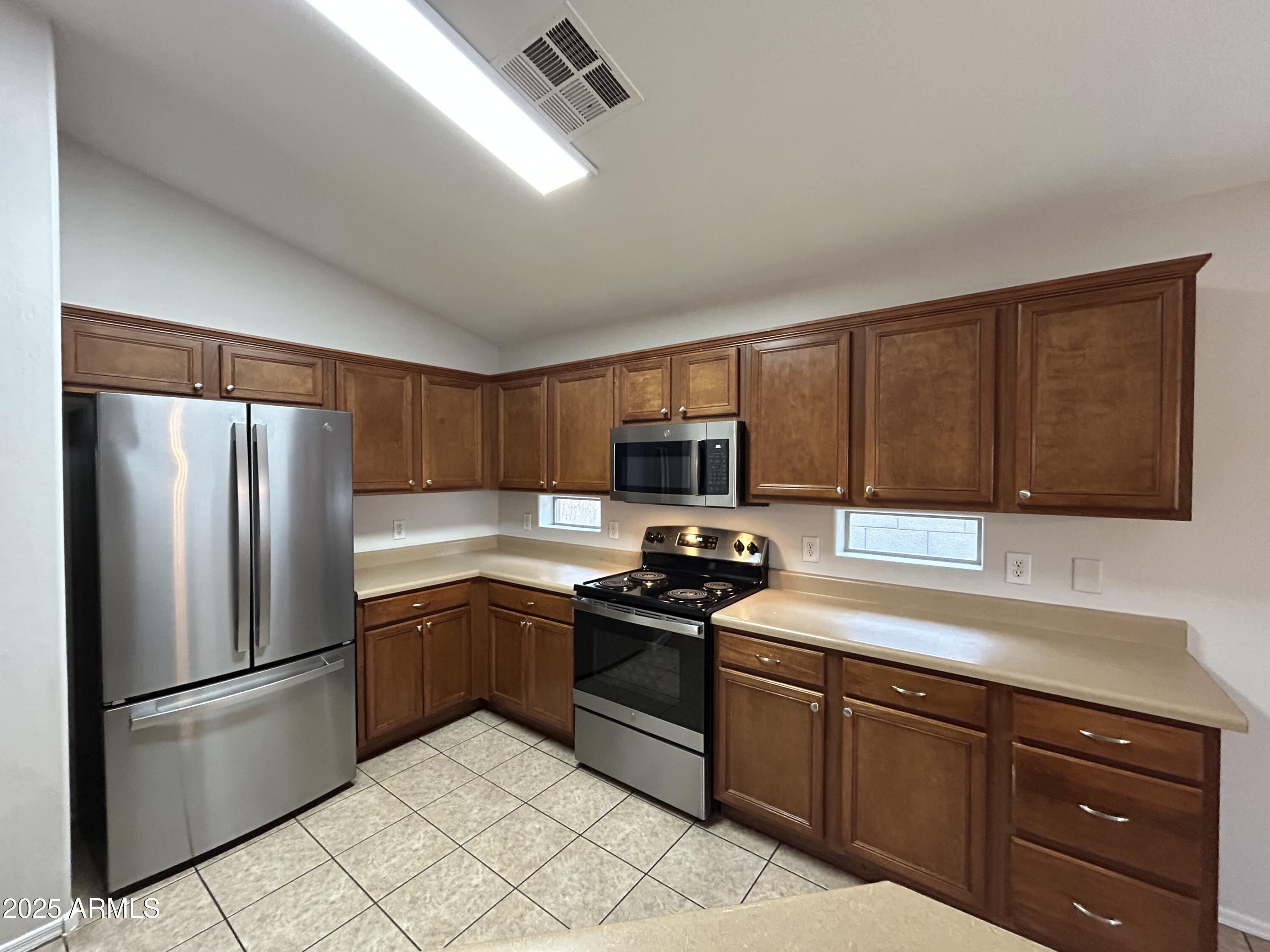 2201 South 112th Avenue Avondale, AZ 85323 - Photo 4 of 15 Kitchen