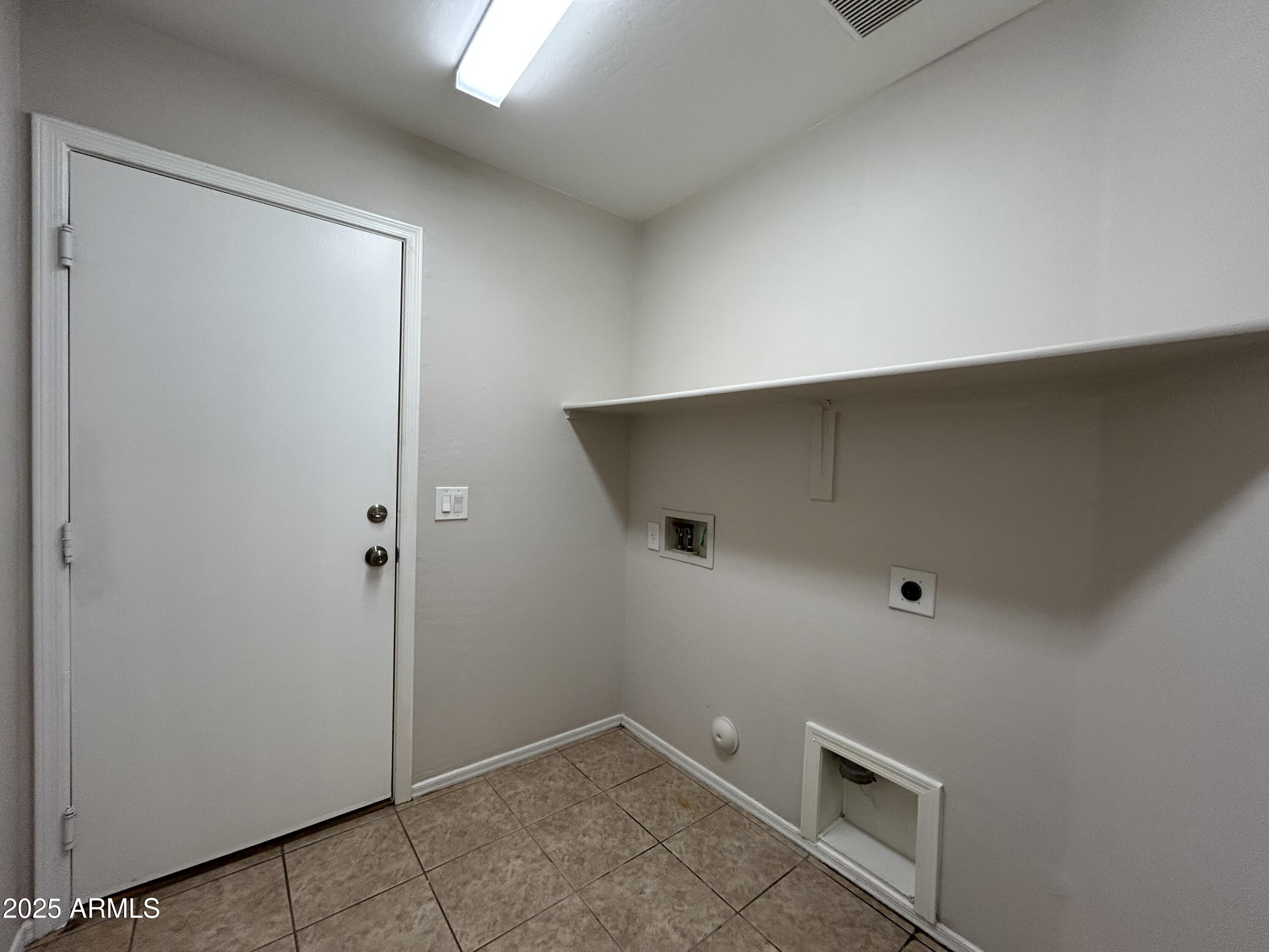 2201 South 112th Avenue Avondale, AZ 85323 - Photo 8 of 15 Laundry room
