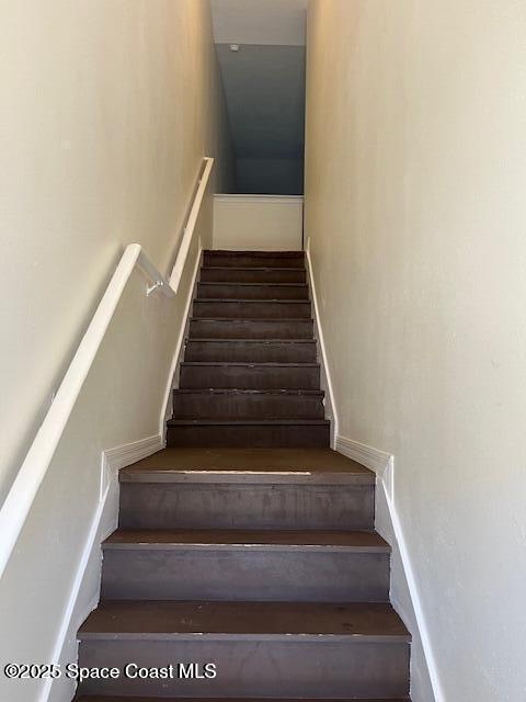 1035 Venetian Drive, Unit 203 Melbourne, FL 32904 - Photo 4 of 27 20250617025833609406000000-o