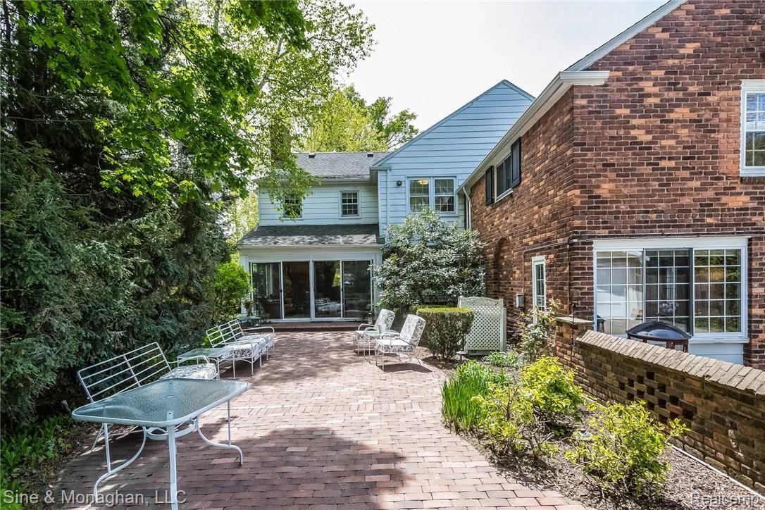214 Merriweather Road Grosse Pointe, MI 48236 - Photo 73 of 85 077-Rear_View-4152955-medium.jpg