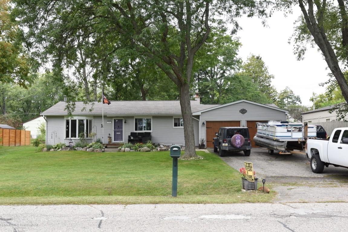 52 Crescent Road Waterford, MI 48327 - Photo 1 of 33 Gallery Image 1