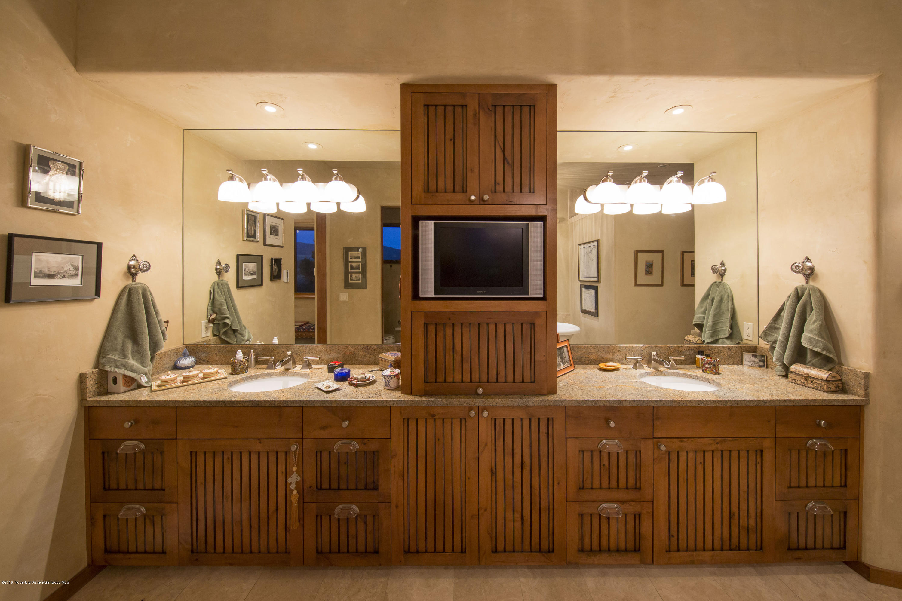 722 Perry Ridge Carbondale, CO 81623 - Photo 15 of 33 Master bath