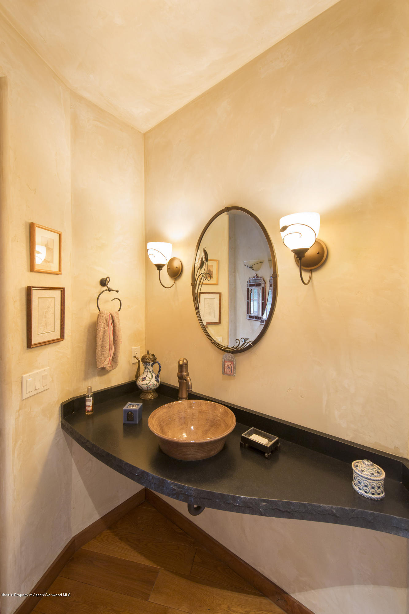 722 Perry Ridge Carbondale, CO 81623 - Photo 18 of 33 Powder room