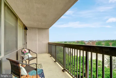 $350,000 | 3713 South George Mason Drive, Unit 904W, Falls Church, VA 22041