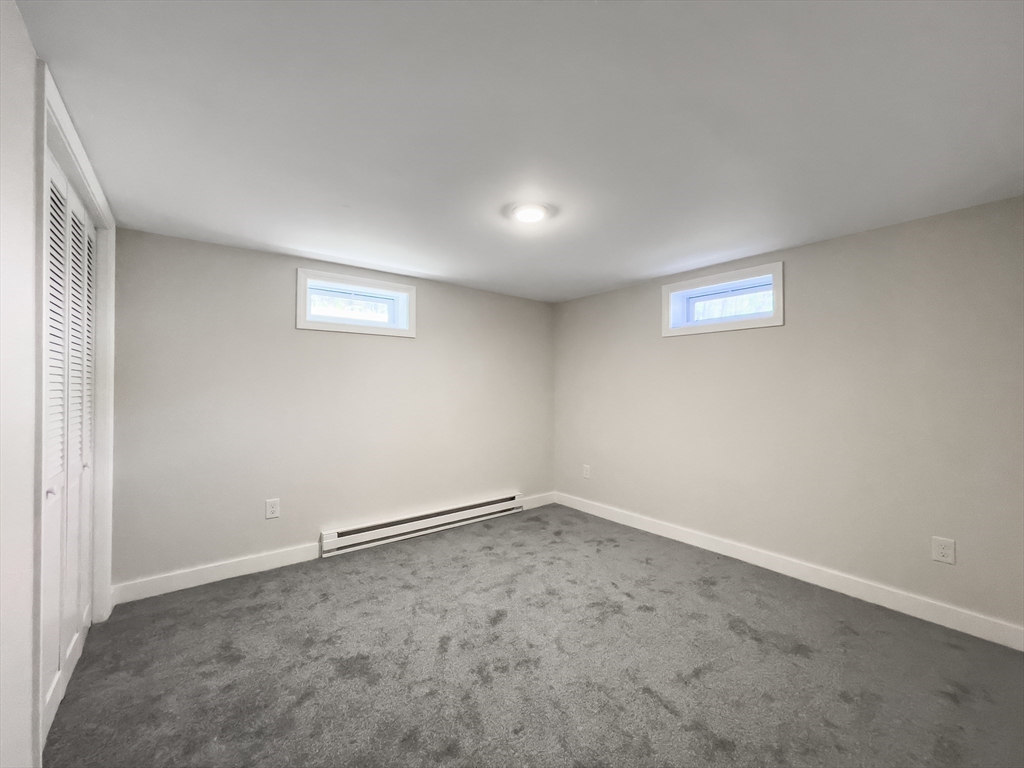 206 Treetop Avenue Springfield, MA 01118 - Photo 19 of 32