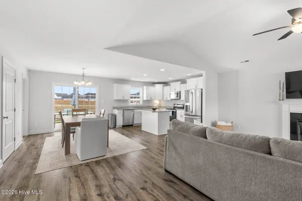 $2,100 | 924 Uplands Lane, Jacksonville, NC 28546