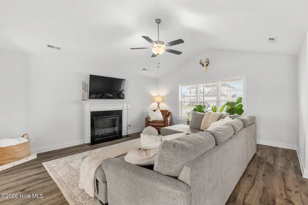 $2,100 | 924 Uplands Lane, Jacksonville, NC 28546