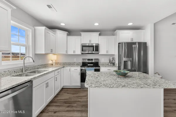 $2,100 | 924 Uplands Lane, Jacksonville, NC 28546