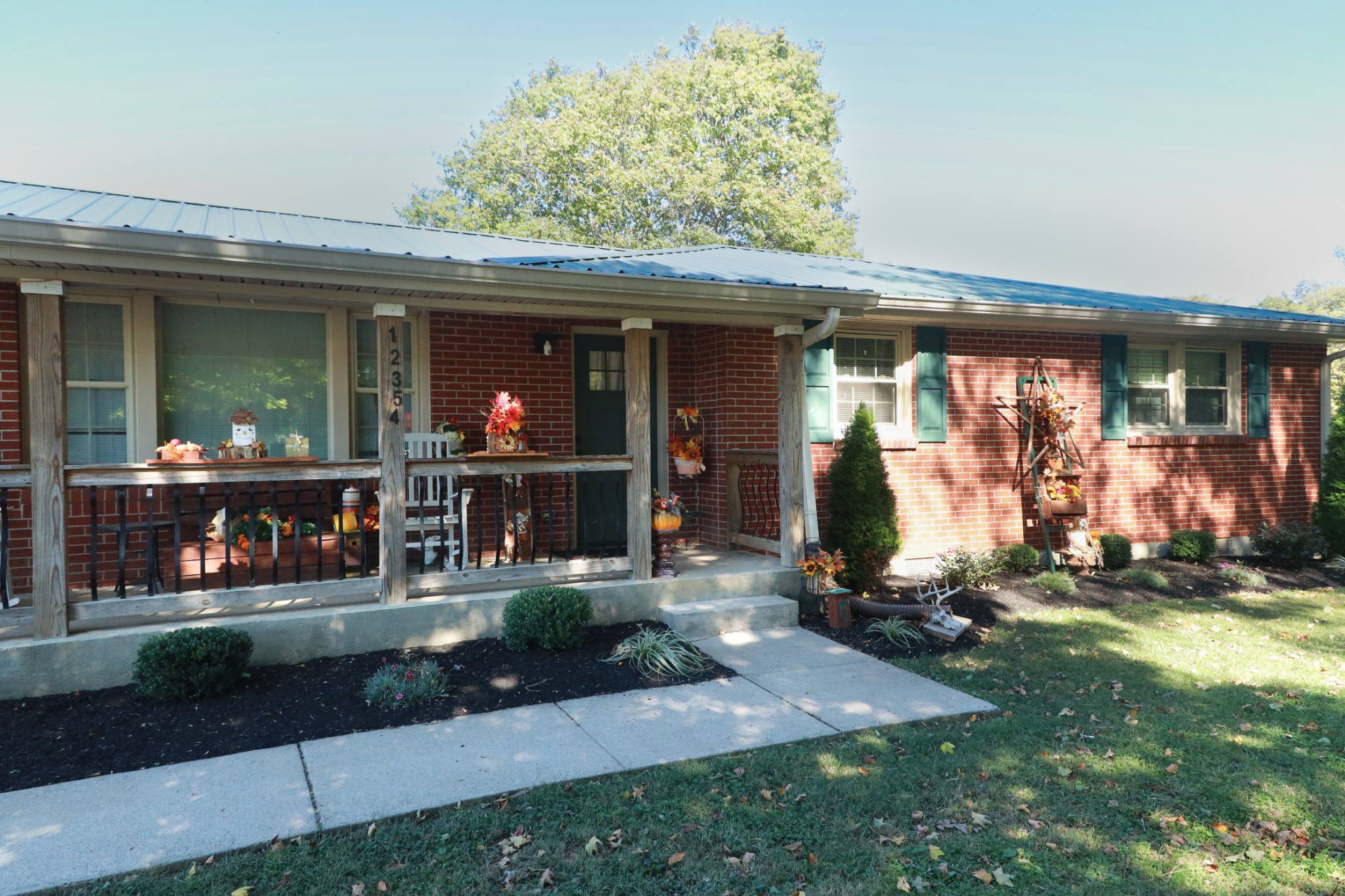 12354 Owens Chapel Road Springfield, TN 37172 - Photo 5 of 51 front view of a house with a yard