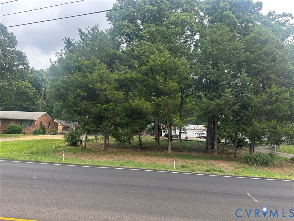 9808 Reams Road North Chesterfield, VA 23236 - Photo 4 of 8 a view of a yard in front of a house