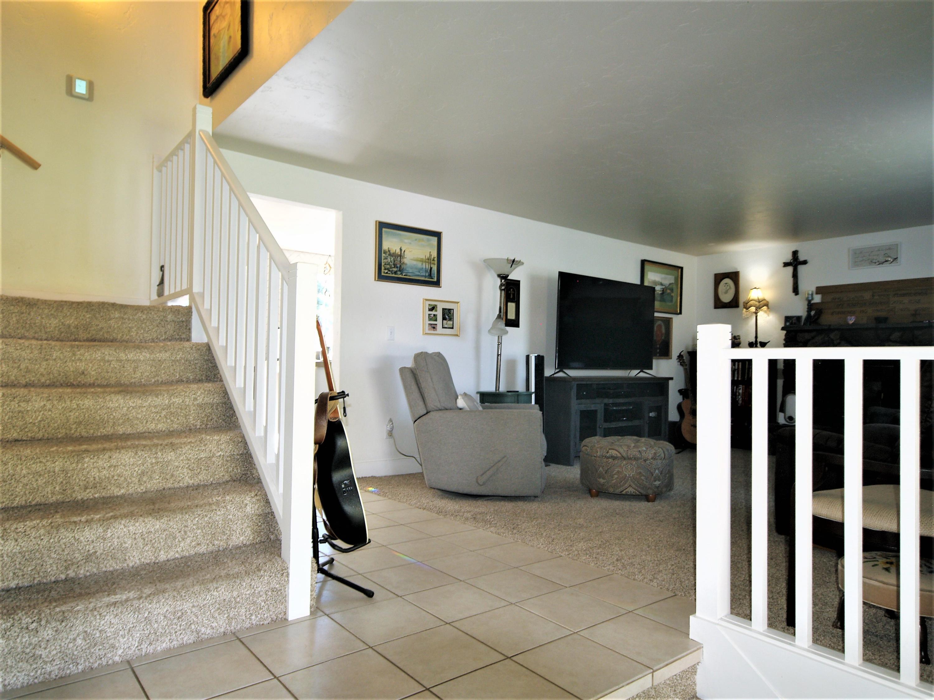 2728 Northeast Shepard Road Bend, OR 97701 - Photo 18 of 40 d