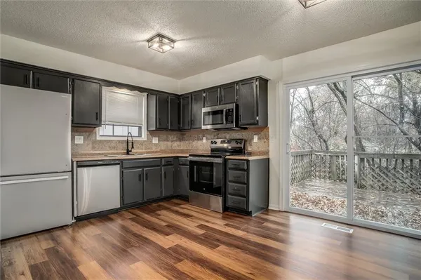 $160,000 | 13908 Dundee Circle, Grandview, MO 64030
