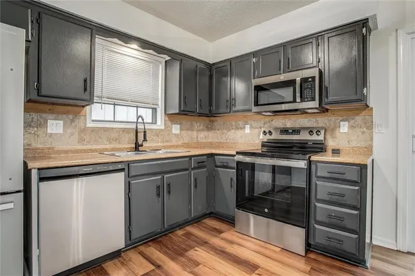 $160,000 | 13908 Dundee Circle, Grandview, MO 64030