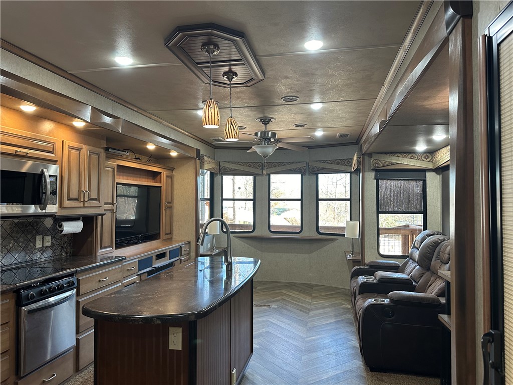 608 Loop Circle Westminster, SC 29693 - Photo 10 of 49