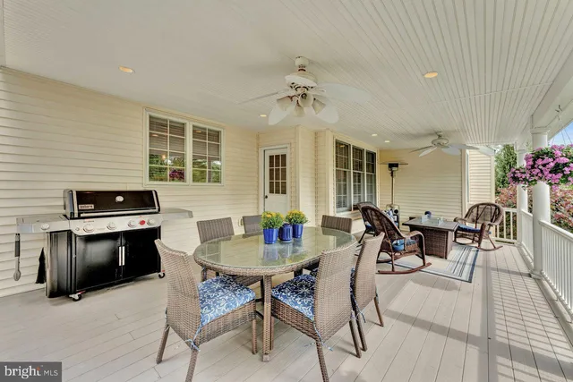 a view of a house with a yard and garage
