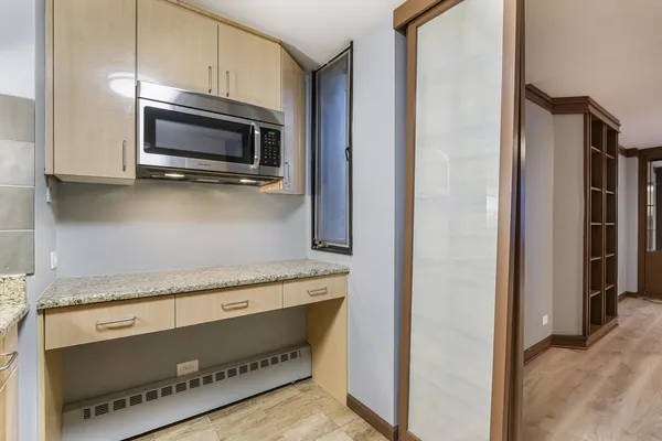 $2,300 | 233 East Erie Street, Unit 1610, Chicago, IL 60611