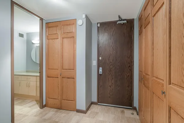 $2,300 | 233 East Erie Street, Unit 1610, Chicago, IL 60611