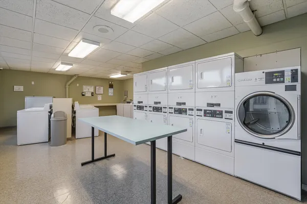 $2,300 | 233 East Erie Street, Unit 1610, Chicago, IL 60611