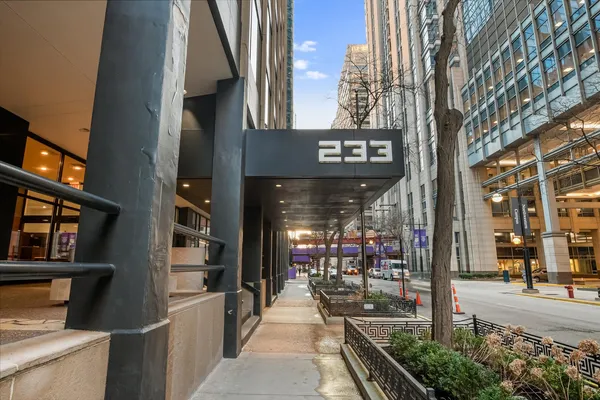 $2,300 | 233 East Erie Street, Unit 1610, Chicago, IL 60611