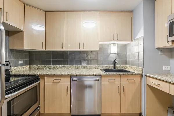 $2,300 | 233 East Erie Street, Unit 1610, Chicago, IL 60611