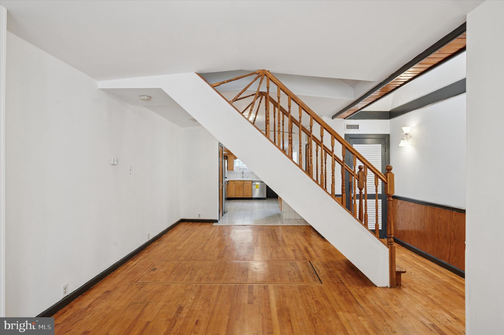 913 Tasker Street Philadelphia, PA 19148 - Photo 20 of 22 a view of entryway