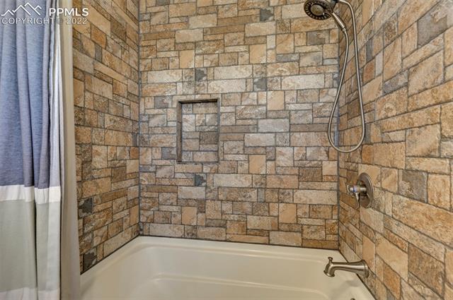 8225 3 R Road Beulah, CO 81023 - Photo 25 of 41 Master Bath Shower Soaking Tub