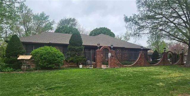 $315,000 | 817 Elmwood Lane, Pittsburg, KS 66762