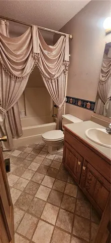 $315,000 | 817 Elmwood Lane, Pittsburg, KS 66762