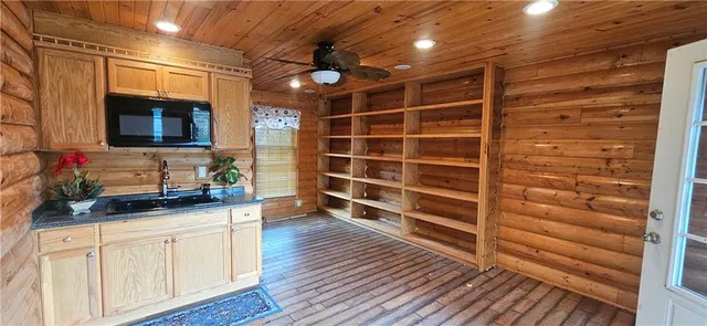 $315,000 | 817 Elmwood Lane, Pittsburg, KS 66762