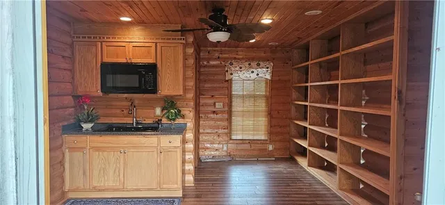 $315,000 | 817 Elmwood Lane, Pittsburg, KS 66762