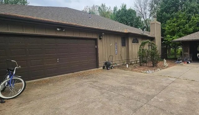 $315,000 | 817 Elmwood Lane, Pittsburg, KS 66762