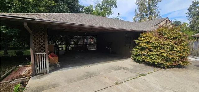 $315,000 | 817 Elmwood Lane, Pittsburg, KS 66762