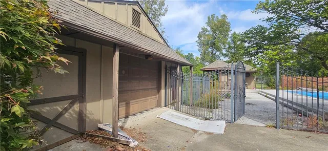 $315,000 | 817 Elmwood Lane, Pittsburg, KS 66762