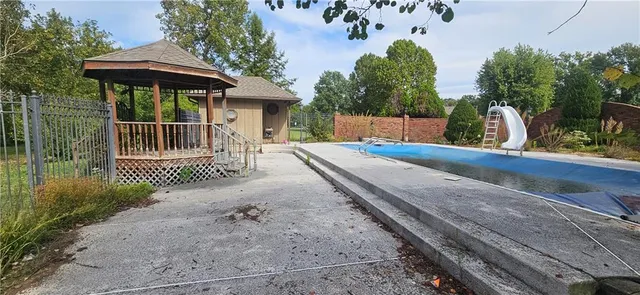 $315,000 | 817 Elmwood Lane, Pittsburg, KS 66762