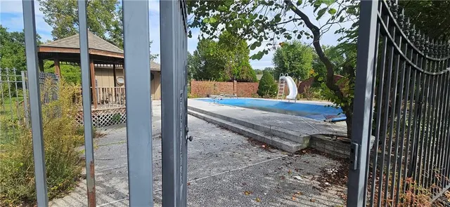 $315,000 | 817 Elmwood Lane, Pittsburg, KS 66762