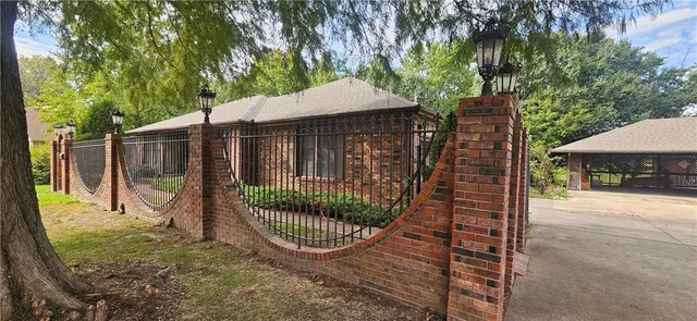 $315,000 | 817 Elmwood Lane, Pittsburg, KS 66762