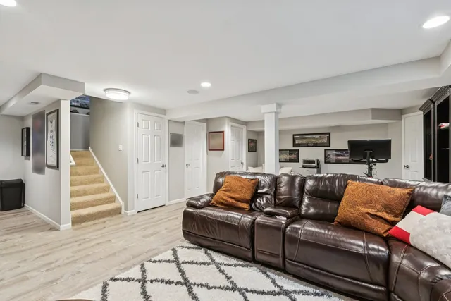 $399,000 | 171 Birch Lane, St. Charles, IL 60175