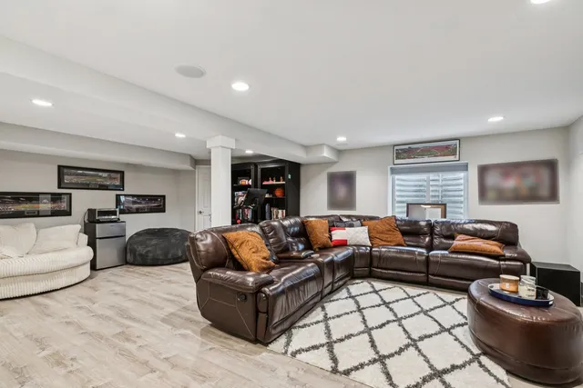 $399,000 | 171 Birch Lane, St. Charles, IL 60175