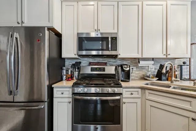 $399,000 | 171 Birch Lane, St. Charles, IL 60175