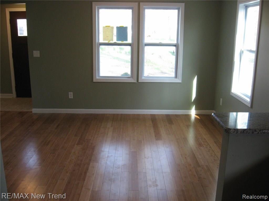 24170 Middlebelt Road New Boston, MI 48164 - Photo 6 of 30 Dining area. new windows