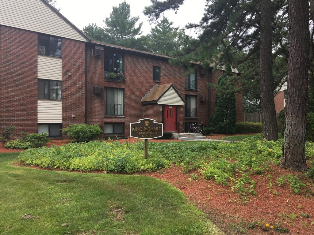 36 R English Village Road, Unit 104 Manchester, NH 03102 - Photo 2 of 8