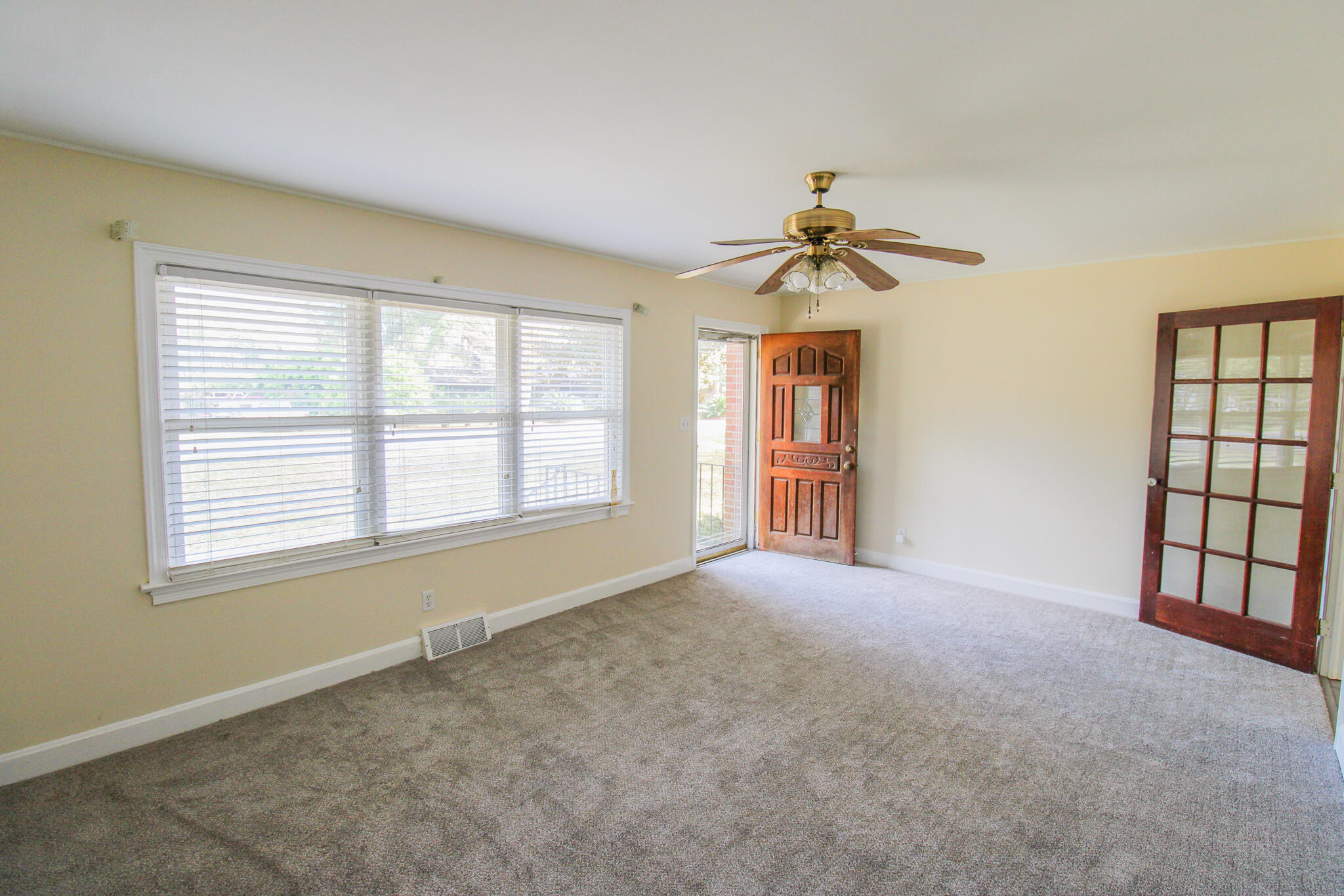 749 Fort Sumter Drive Charleston, SC 29412 - Photo 4 of 22 56427A82-1251-481E-9E7B-F0CA5CF88A35