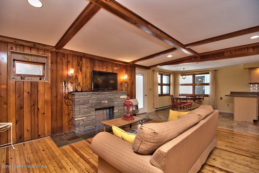 29 Oak Road Lake Ariel, PA 18436 - Photo 3 of 49 Gallery Image 3