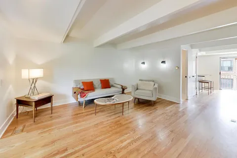 $285,000 | 454 South Lageshulte Street, Barrington, IL 60010