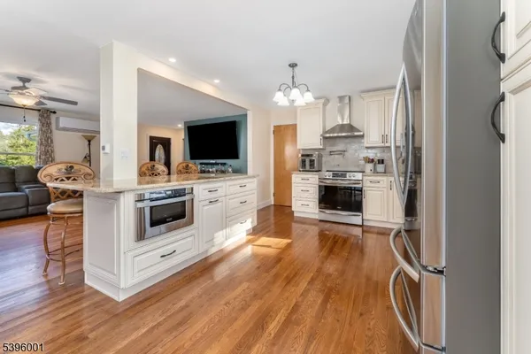 $995,900 | 417 Mountain Road, Lebanon, NJ 08833