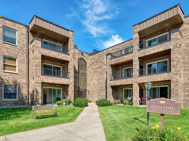 $152,000 | 2220 Midland Grove Road, Unit 202, Roseville, MN 55113